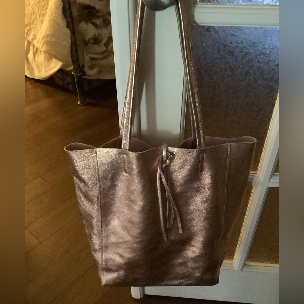 ROSE GOLD 100% LEATHER TOTE plus 2 gifts LIKE NEW